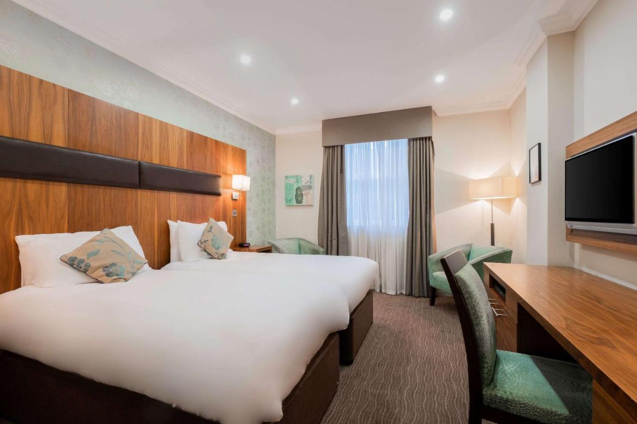 Ramada By Wyndham Cheltenham Golden Valley المظهر الخارجي الصورة
