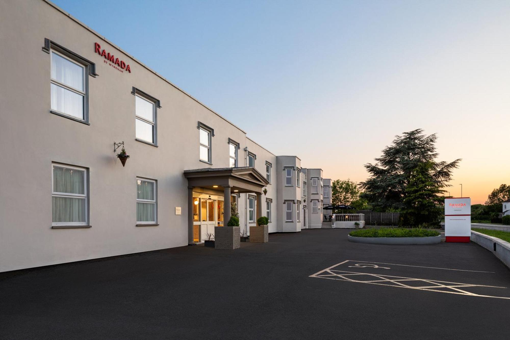 Ramada By Wyndham Cheltenham Golden Valley المظهر الخارجي الصورة