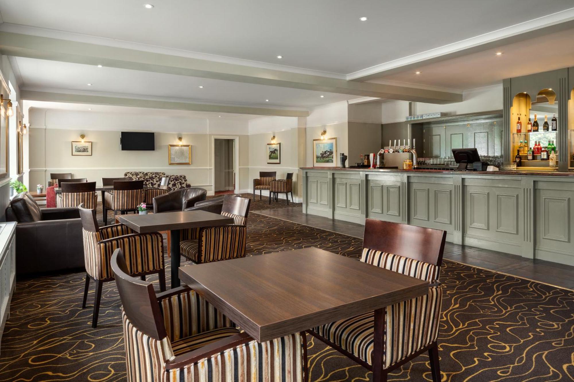 Ramada By Wyndham Cheltenham Golden Valley المظهر الخارجي الصورة