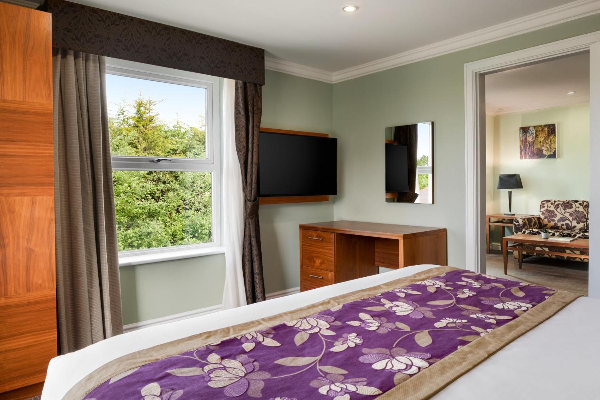 Ramada By Wyndham Cheltenham Golden Valley المظهر الخارجي الصورة