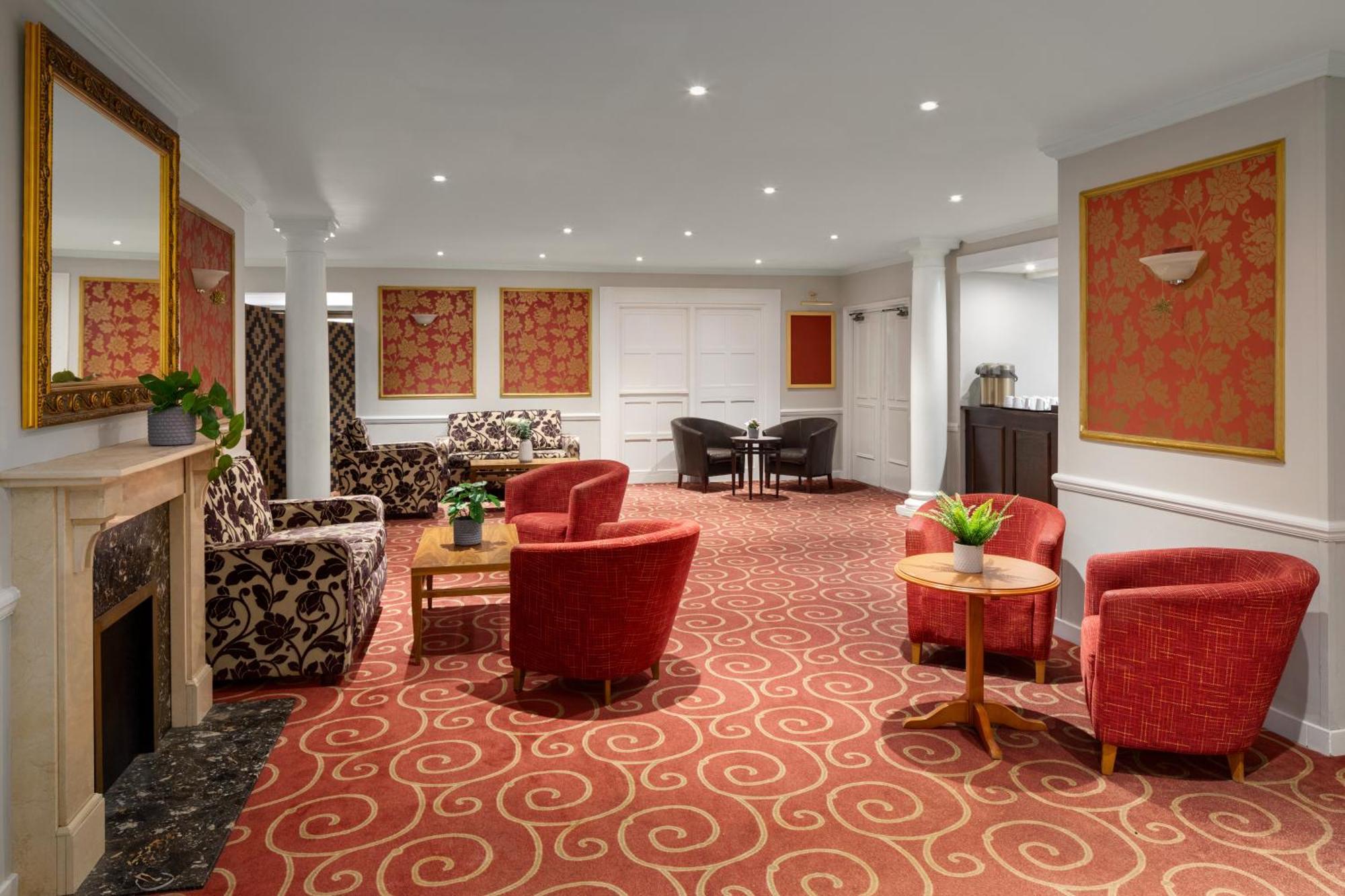 Ramada By Wyndham Cheltenham Golden Valley المظهر الخارجي الصورة