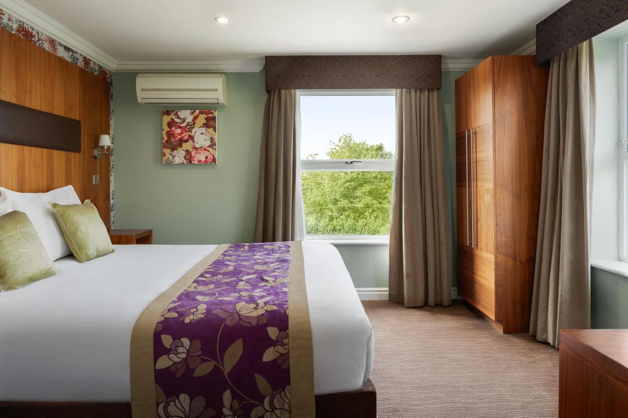 Ramada By Wyndham Cheltenham Golden Valley المظهر الخارجي الصورة