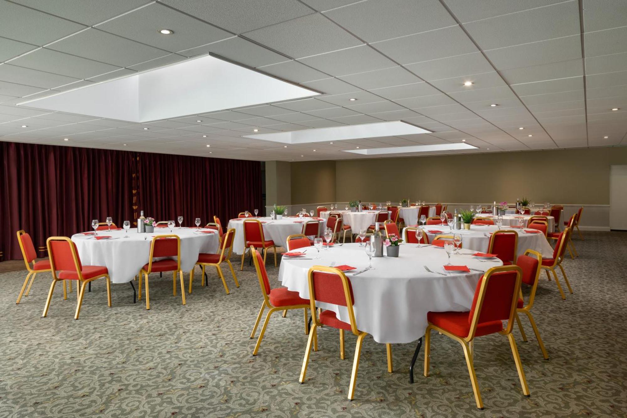 Ramada By Wyndham Cheltenham Golden Valley المظهر الخارجي الصورة