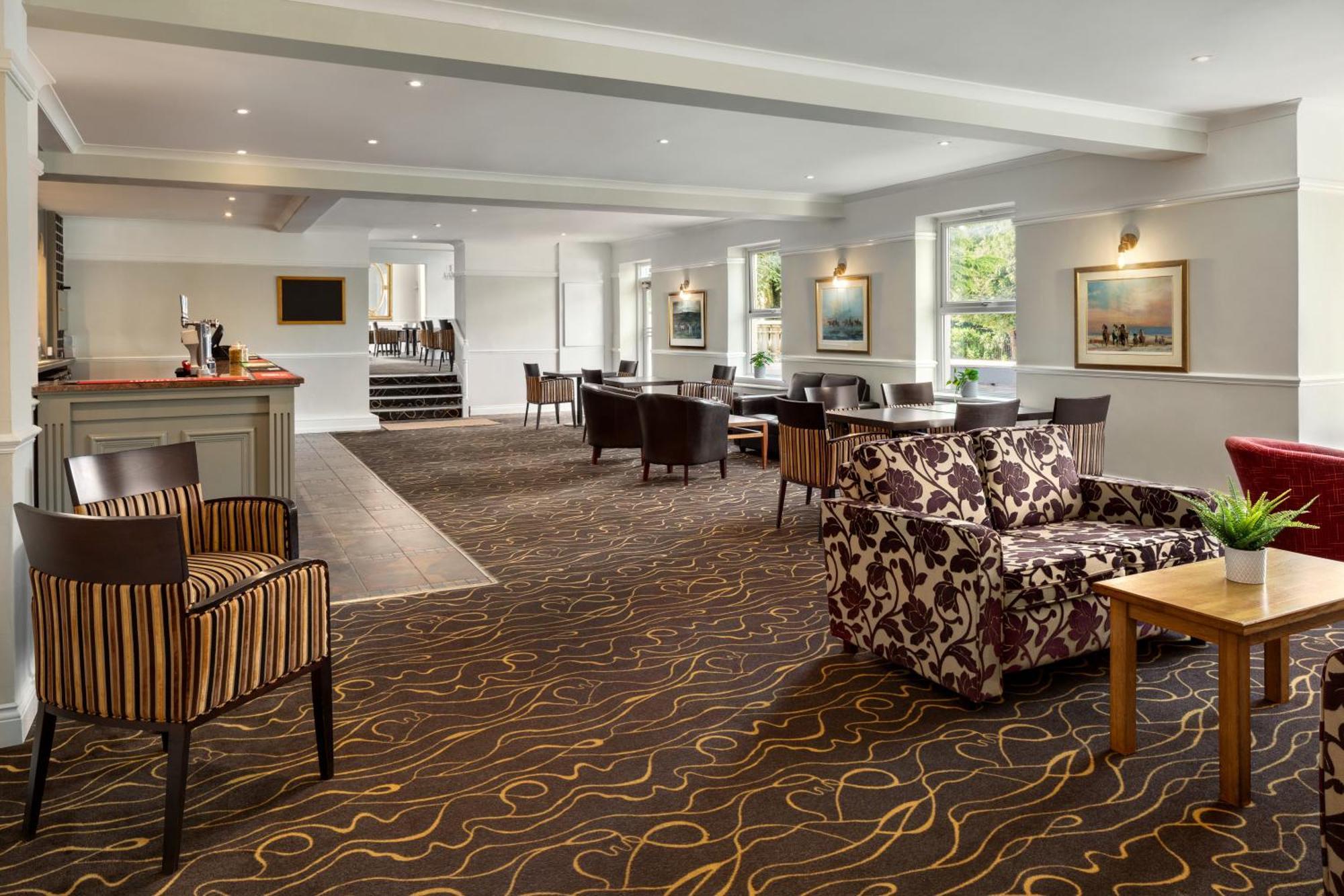 Ramada By Wyndham Cheltenham Golden Valley المظهر الخارجي الصورة