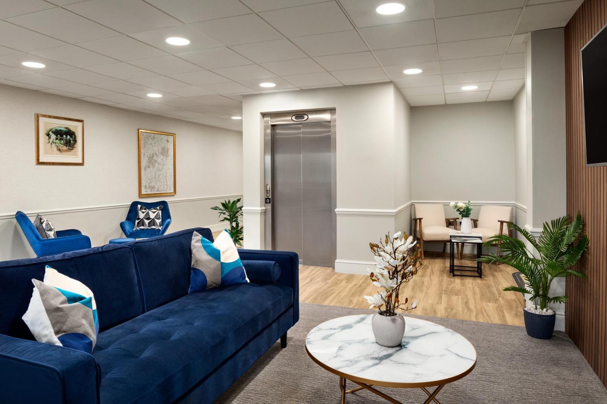 Ramada By Wyndham Cheltenham Golden Valley المظهر الخارجي الصورة