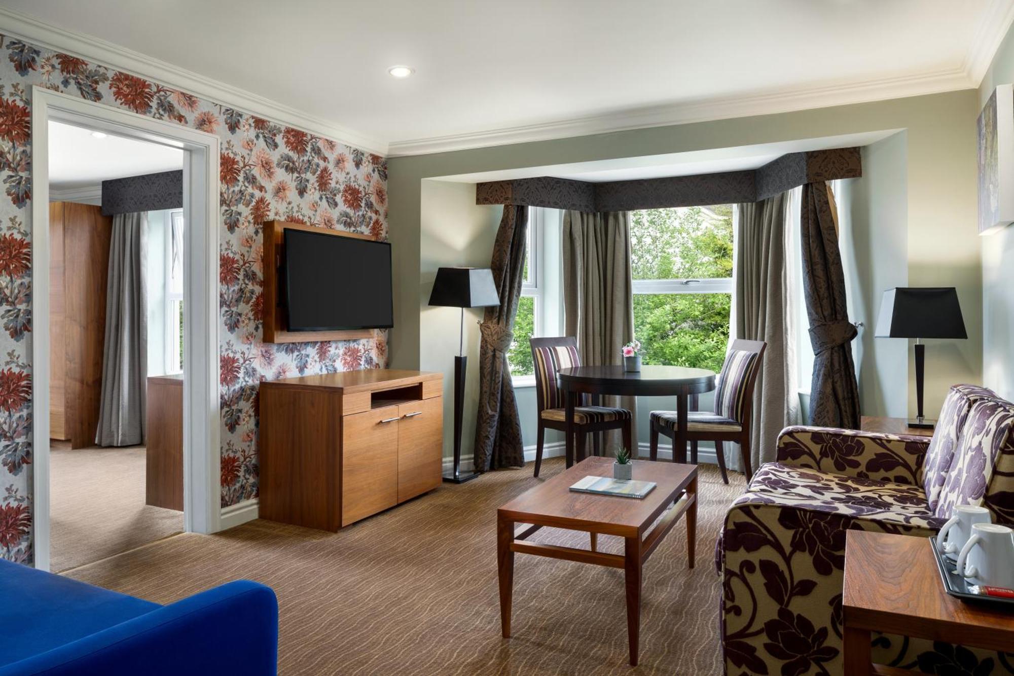 Ramada By Wyndham Cheltenham Golden Valley المظهر الخارجي الصورة