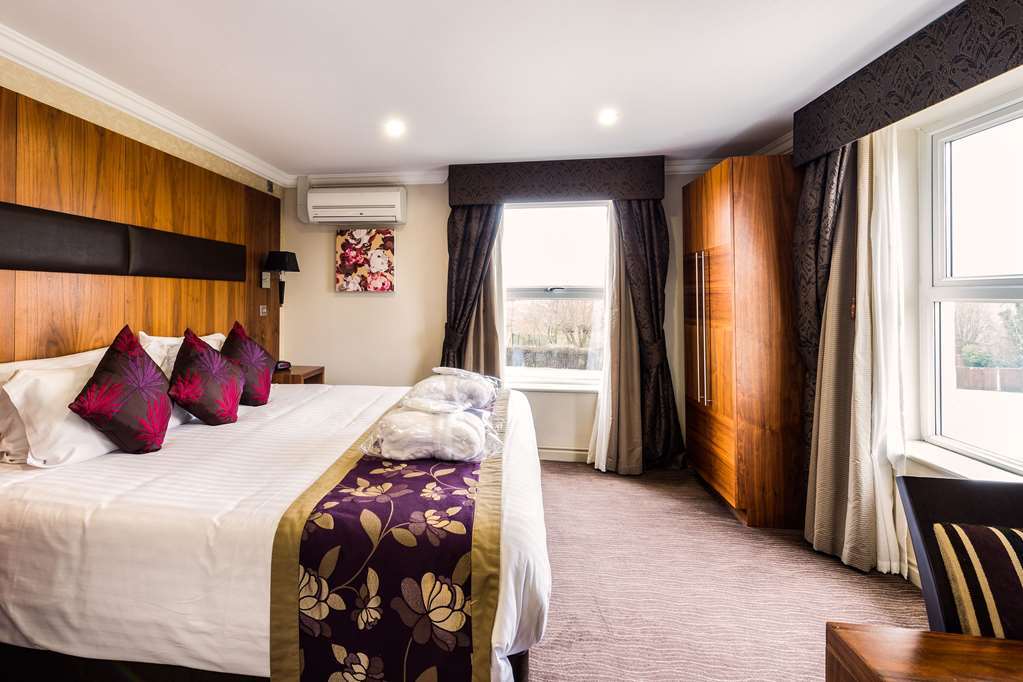 Ramada By Wyndham Cheltenham Golden Valley الغرفة الصورة